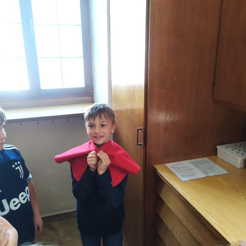 Führung der 3b-Kinder durch die Pfarrkirche Thaur