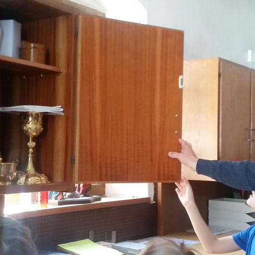 Führung der 3b-Kinder durch die Pfarrkirche Thaur