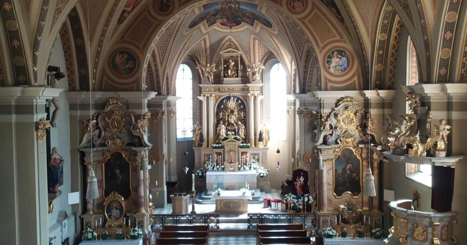 Führung der 3b-Kinder durch die Pfarrkirche Thaur